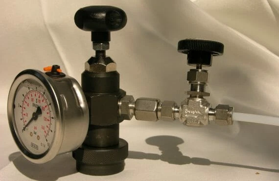 dp-200Prüfvorrichtugn und Befüllvorrichtugn zur Anpassung der Vorspannung von Druckbehälter