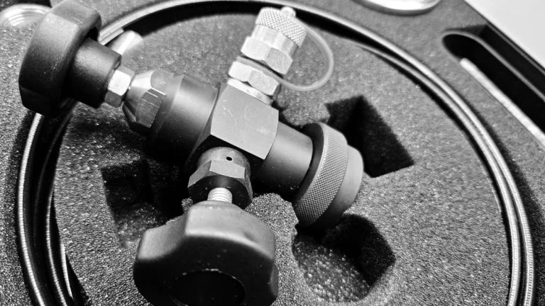 Befüllvorrichtung für Vorspannung eines Pulsationsdämpfers